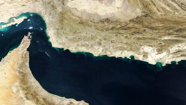 Ketegangan Memuncak! Iran Ancam Segel Selat Hormuz Pasca-Serangan AS, Harga Minyak Terancam Melonjak Drastis